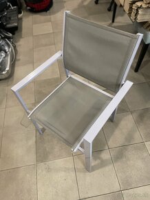 Predám záhradné stoličky s kovovým rámom - 4