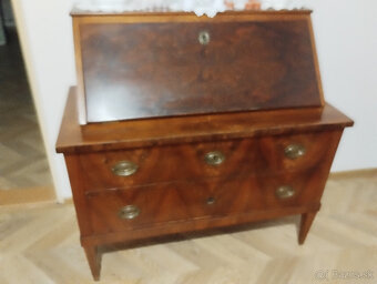 ROZNY NABYTOK  PODAHOVE  HODINY - 4