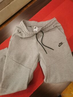 Krásne Nike teplaky sivé - 4