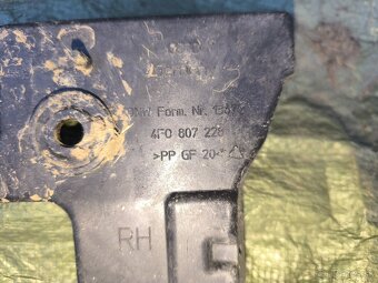 Plastové držiaky predného nárazníka Audi A6 C6 4f - 4