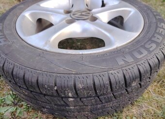 Celoročné pneu 185 55 R14 + VW disky - 4