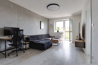 Krásny byt s veľkou obývacou izbou a výhľadom na zeleň - 4