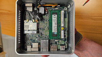 Mini-PC Intel DN2820FYK Intel 2.16GHZ, 4GB RAM 240GB SSD - 4