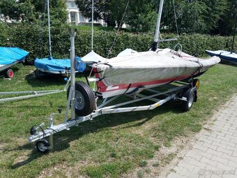 Okruhová plachetnica RS400 - 4