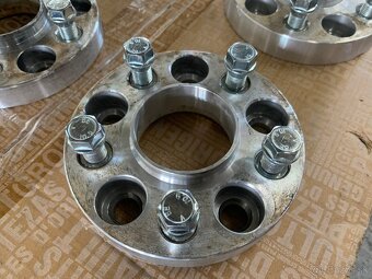 🚨ROZŠIROVACIE PODLOŽKY + SKRUTKY 20-25MM AUDI Q7 (4M) 4ks - 4