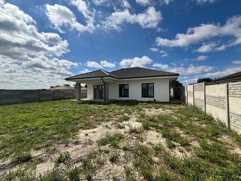 4izbová novostavba rodinného domu veľkým pozemkom - 4