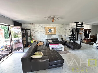 ,,ZNÍŽENÁ CENA ,,NA PREDAJ Luxusný rodinný dom - 4