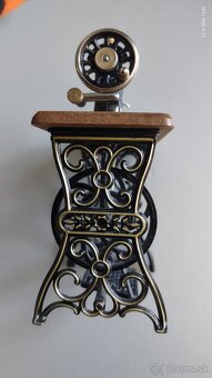 Šijací stroj mini vintage HENNIG - 4