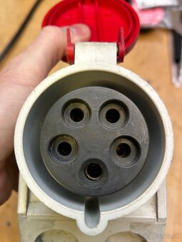 Zásuvka a zástrčka na 380 V - 4