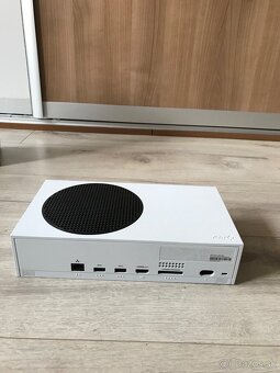Predám xbox siries s 512gb. verzia - 4