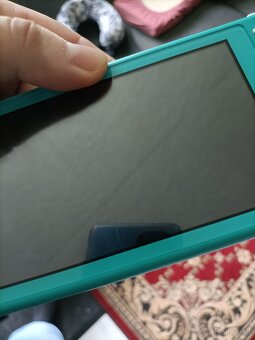 Nintendo Switch Lite nefunkčná - 4
