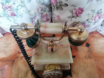 Rustikálny starý telefón - 4