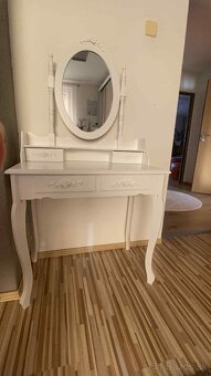 Kozmetický stolík - 4