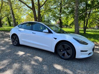 Tesla Model 3 - 4