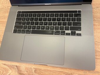 Apple MacBook Pro 16" - 4
