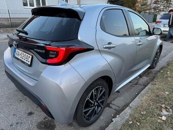 Toyota Yaris Hybrid 1.5 Comfort + Style + Tech - 4