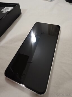 Samsung Galaxy S22 256 GB biely - 4