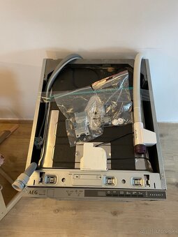 Vstavana umyvacka riadu AEG (45cm) - 4