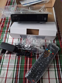 Digitálny HD satelitní prijímač s čítačkou kariet - 4