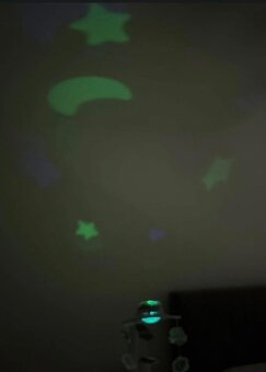 Kolotoč nad postielku s projektorom - 4