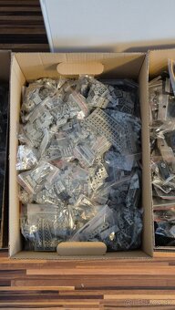 Lego  34,3 kg - 32 000 ks - 4