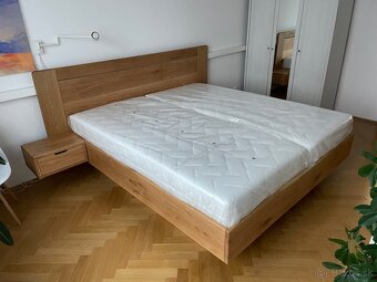 Dubová posteľ z masívu - úložný priestor, nočné stolíky - 4