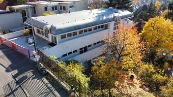 Výnimočná investičná príležitosť pod Slavínom – vila s panor - 4