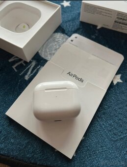 Apple AirPods (3. generácie) s Lightning nabíjacím puzdrom - 4