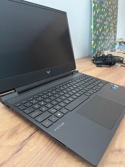 Predám herný notebook HP Victus 15 (i5-12500H / RTX 3050 / 1 - 4