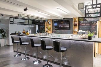 V zabehnutom fitness ponúkame do prenájmu kaviareň. - 4