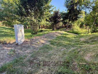 REZERVOVANÉ: Pekný stavebný pozemok v Nesluši s projektom - 4