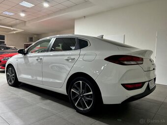 Hyundai i30 Fastback 1,5 T-GDi mHEV iMT Family - 4