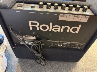 ROLAND KC-150 - 4