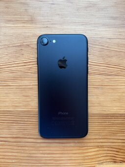 iPhone 7 32 GB Black - 4