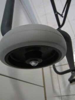 Dvoj-kolesový  ROLÁTOR - NOVÝ - 4