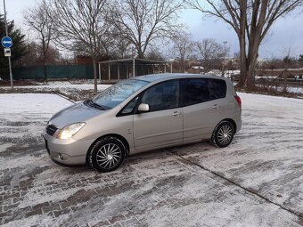 Toyota Corolla  Verso - 4