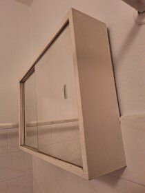 Retro závesná skrinka do kúpeľne - 4