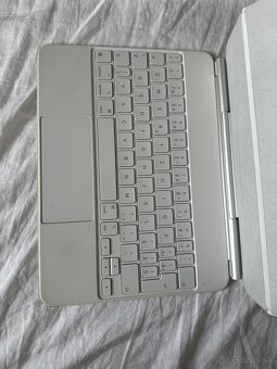 iPad Magic Keyboard – biela, 11" - 4