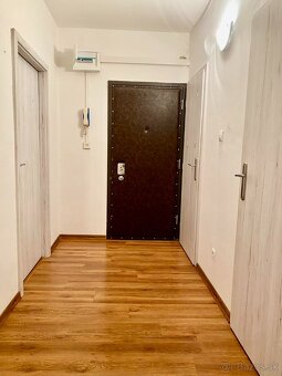 veľký 3i-byt bez zariadenia - 4