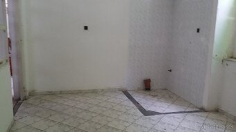 Obchodný priestor na prízemí tržnici v Komárne - 4