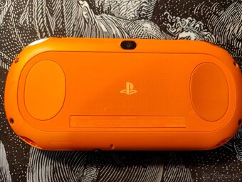 Predám PS vita 2000 Neon Orange + 125gb sd2vita - 4
