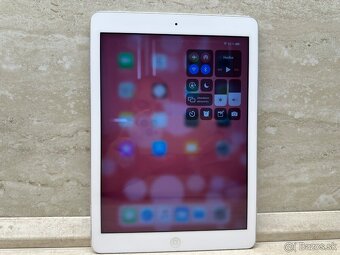 Apple iPad 5 10,5 (2017) Wi-Fi 128GB Silver - 4