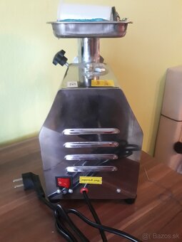 Predám elektrický mlynček na mäso 8 - 4