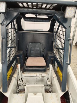 Bobcat 743 šmykový nakladač - 4