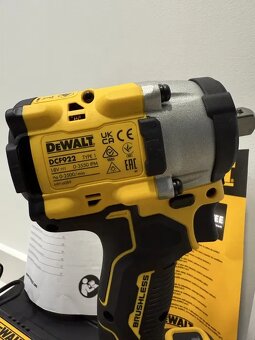Nová sada Dewalt DCF922P2 - rázový utahovák - 4