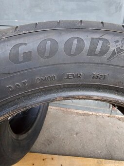 225/55r17 Goodyear - 4