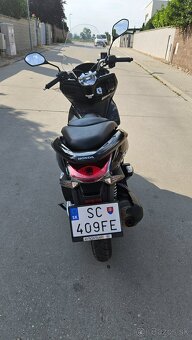 Predám skúter Honda PCX 125, 8,6kW - 4