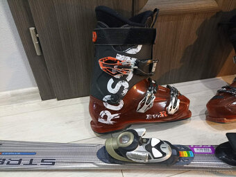 lyže salomon a lyžiarky - 4