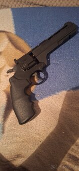 Predám Crosman Vigilante - 4