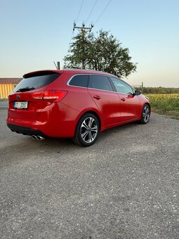 Kia Ceed Combi SW 1.6 CRDI 100Kw GT- LINE - 4